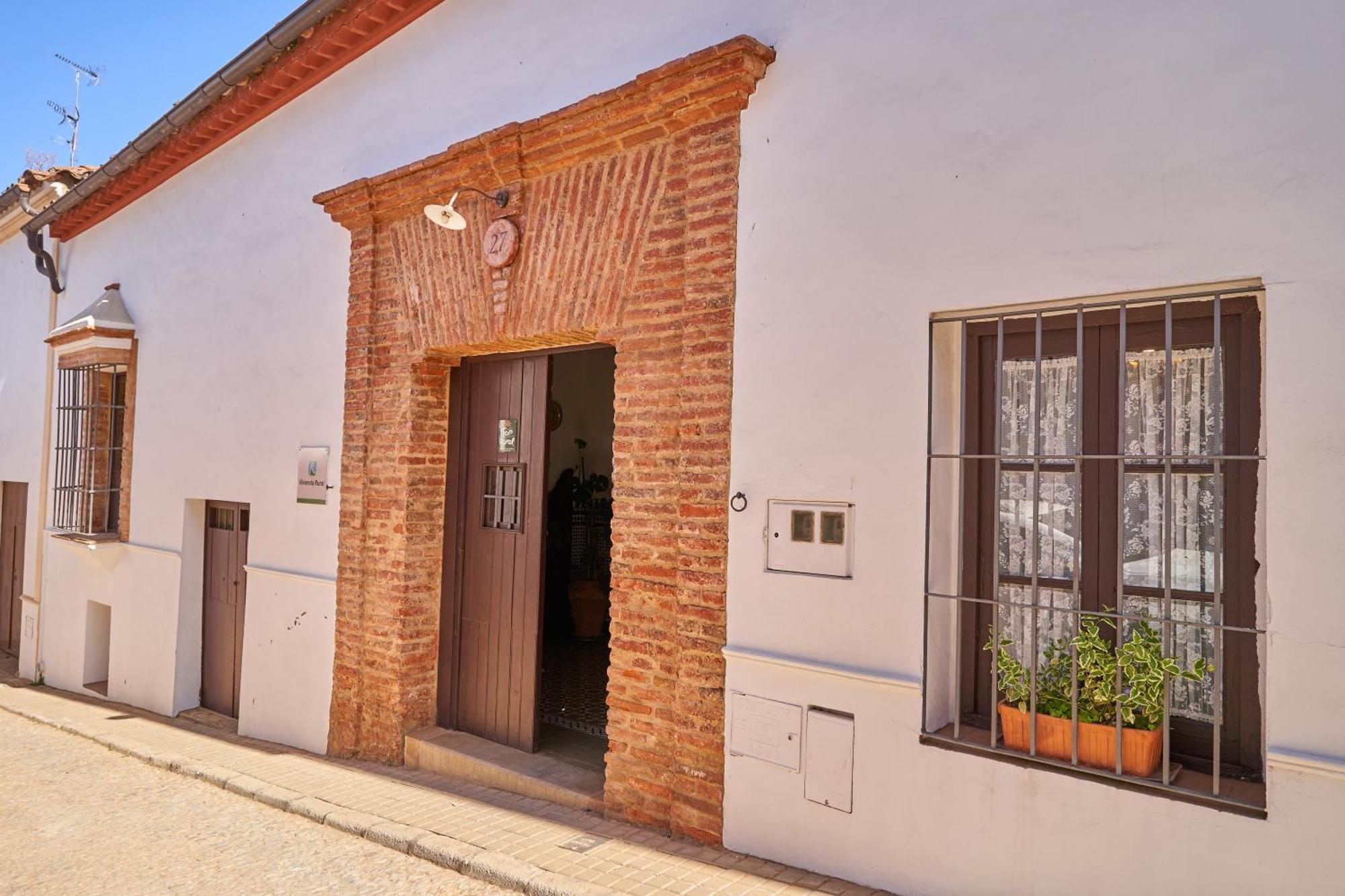 El Tragaluz - Casas en el pueblo para 4 personas Fuenteheridos Bagian luar foto